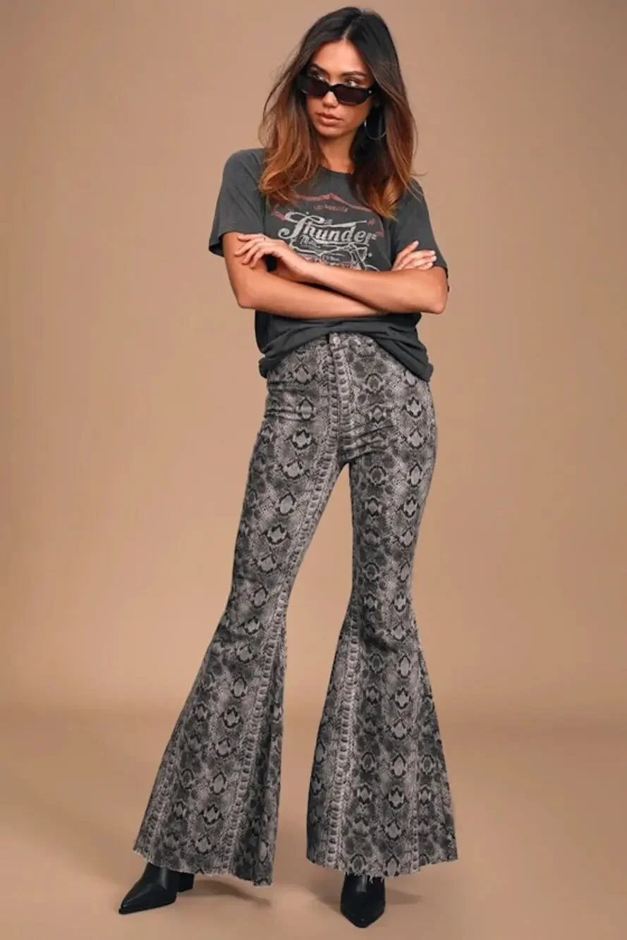We The Free Just Float On Snake Print Flare Jeans Size 26 Boho Retro 70s Style